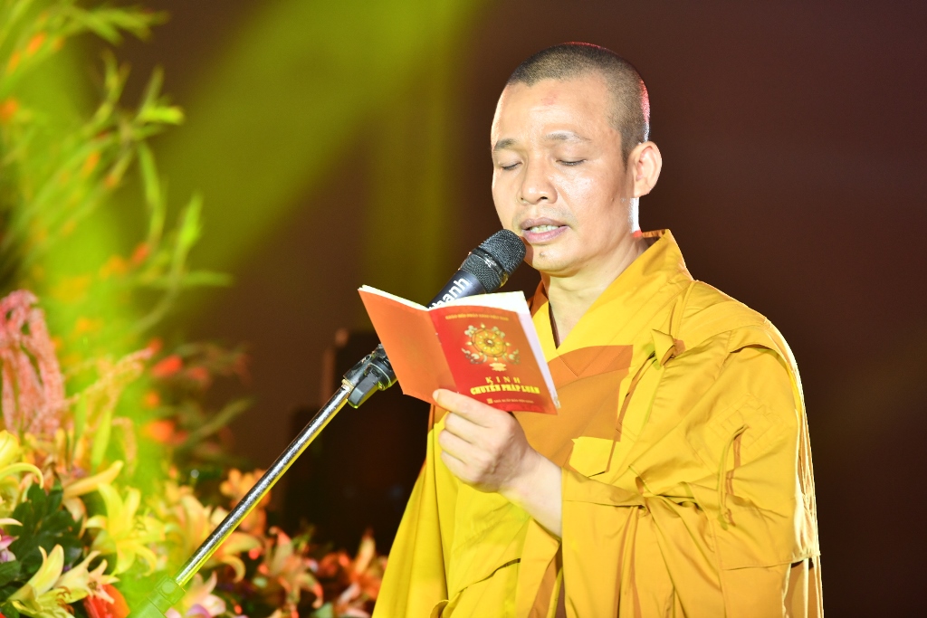 Vesak 2019: Phó Thủ tướng Chính phủ Phạm Bình Minh tham dự Đêm Hoa đăng cầu nguyện hòa bình thế giới