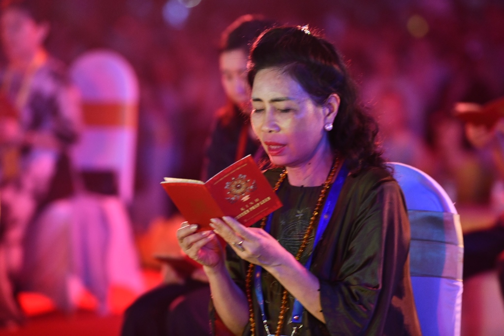 Vesak 2019: Phó Thủ tướng Chính phủ Phạm Bình Minh tham dự Đêm Hoa đăng cầu nguyện hòa bình thế giới